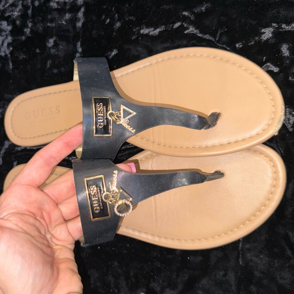 Black vintage guest charm flip-flops